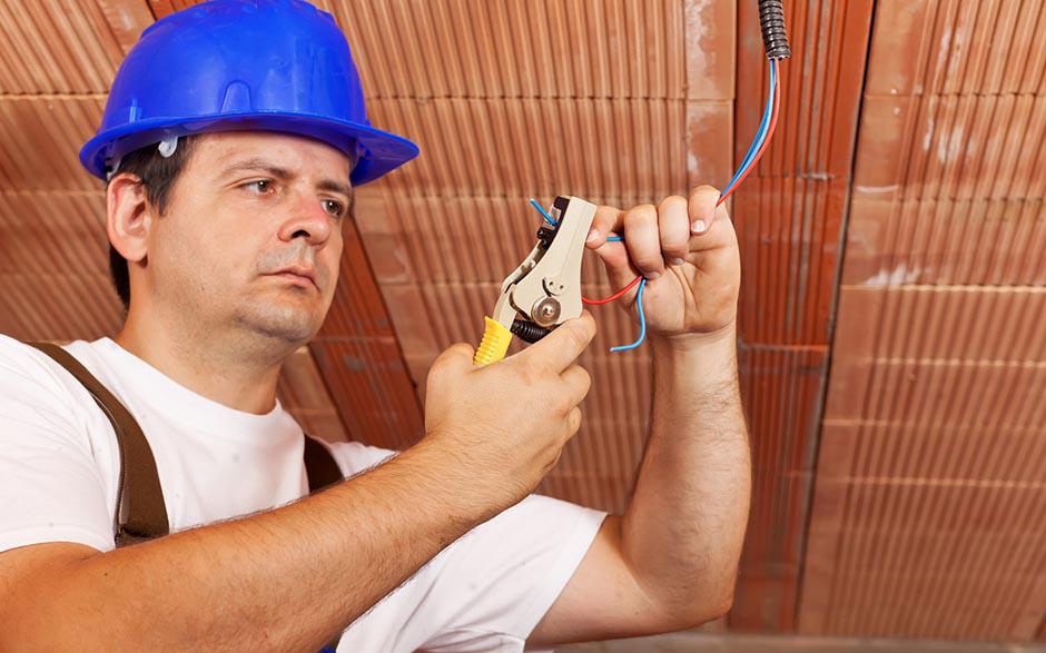 électricien en urgence Égly